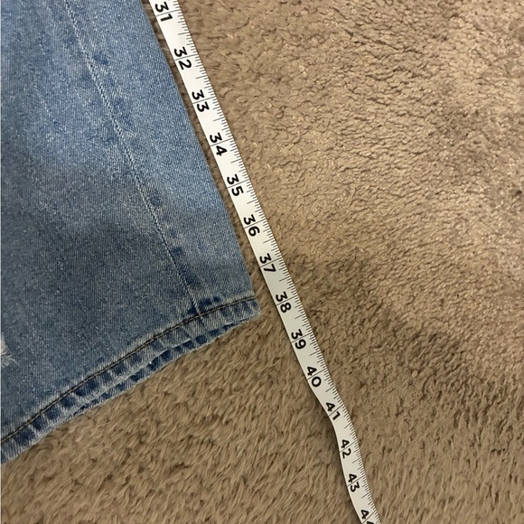 American Eagle Blue Distressed Mom Jean Women’s Size 6 Regular - Picture 10 of 11